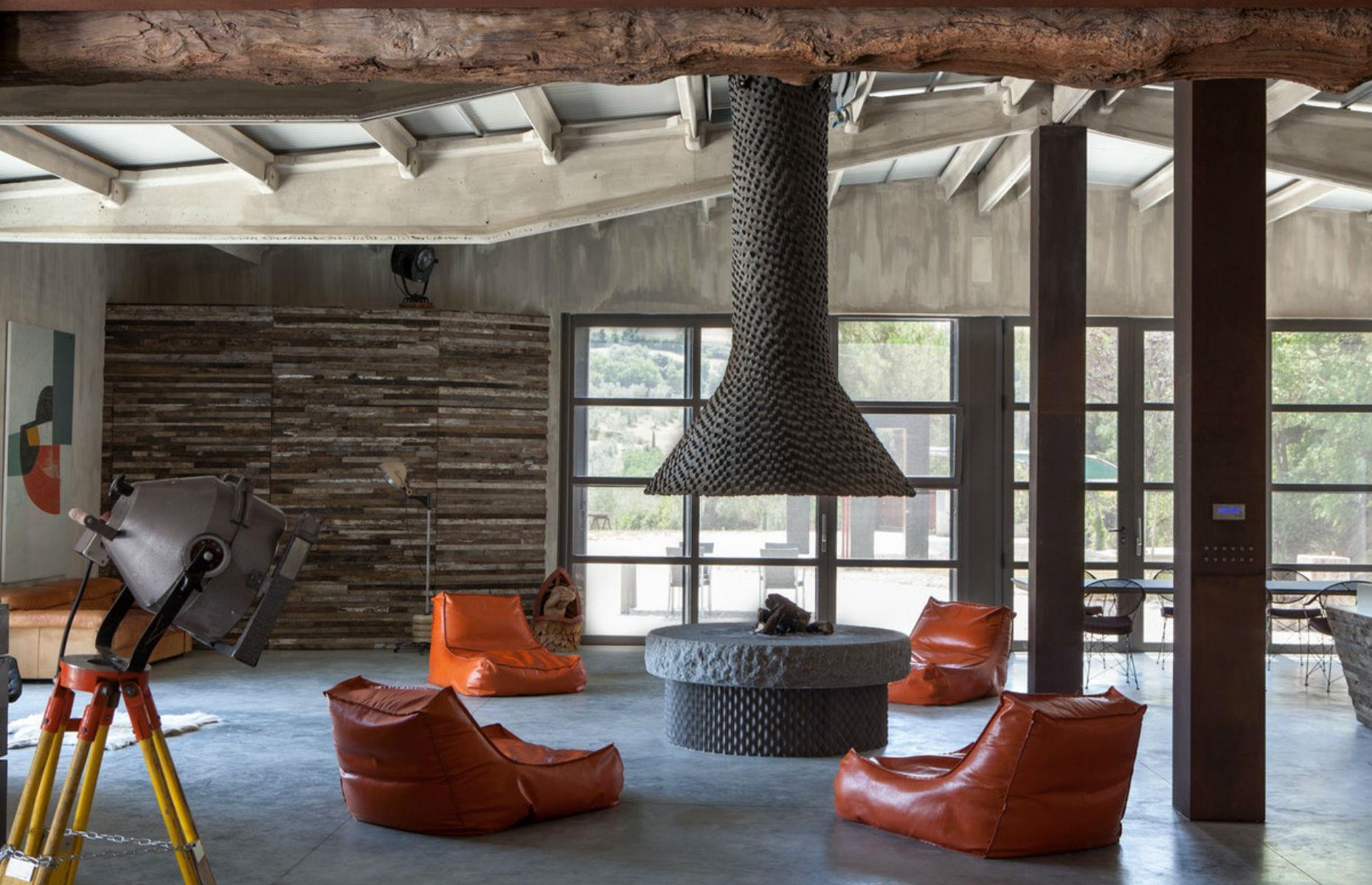 Villa Monteli, Tuscany, Italy: You won't believe people live inside these hangar homes